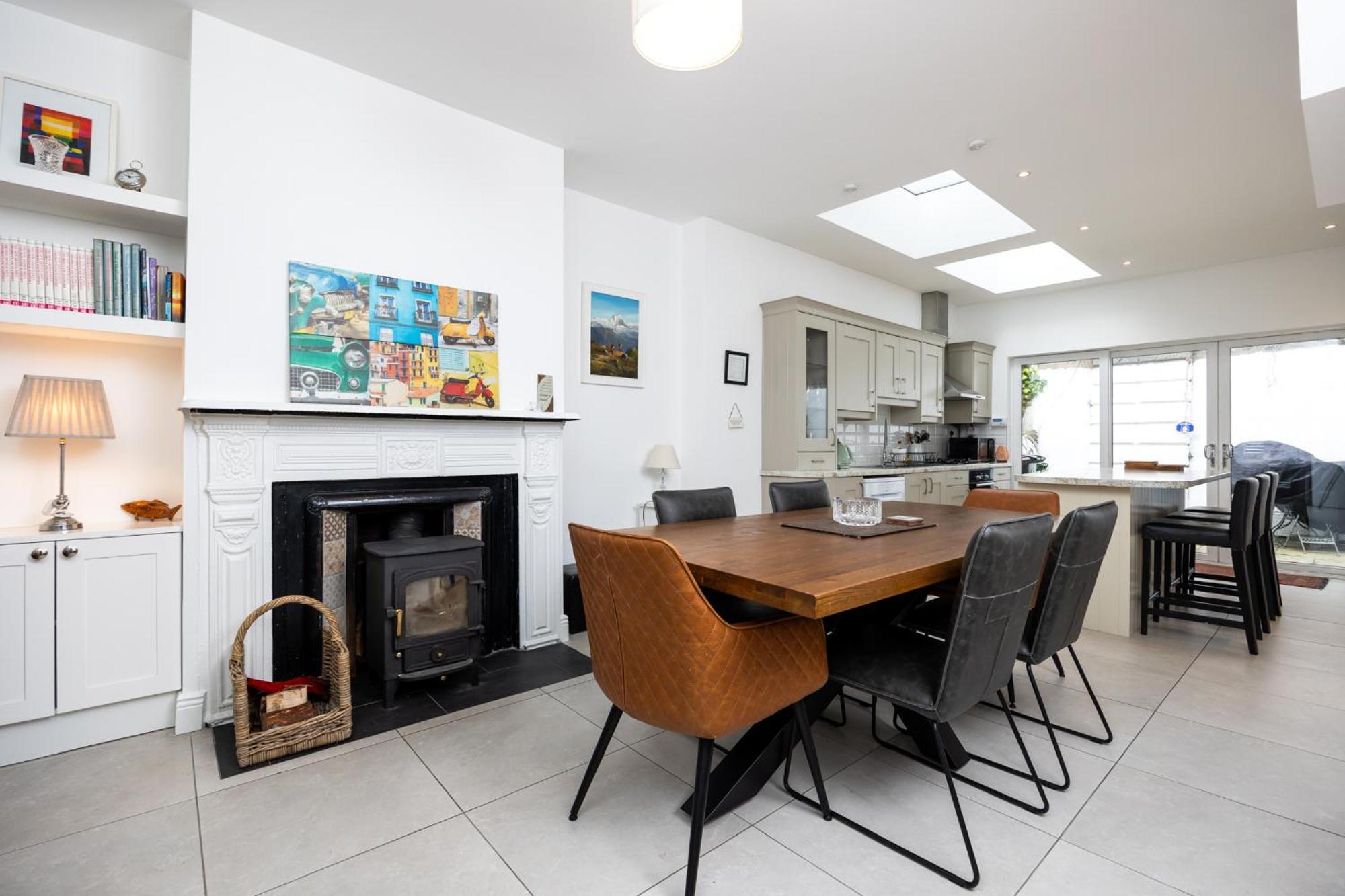 Large 3 Bed Family Home - 5 Min From Train Station - Dublin — Photos 1